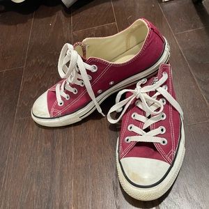 Used maroon converse size 9!